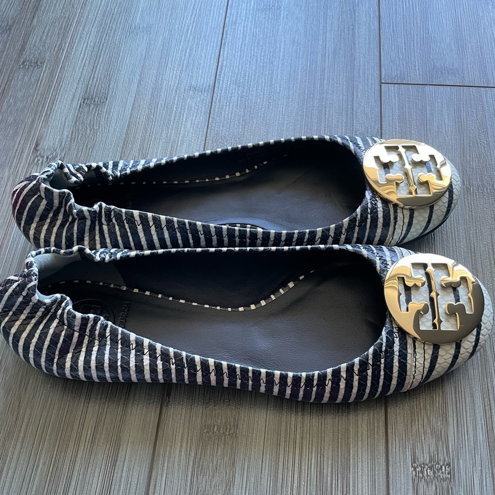 New Tory Burch Serena 2 Stripe Snake Print Size 10
